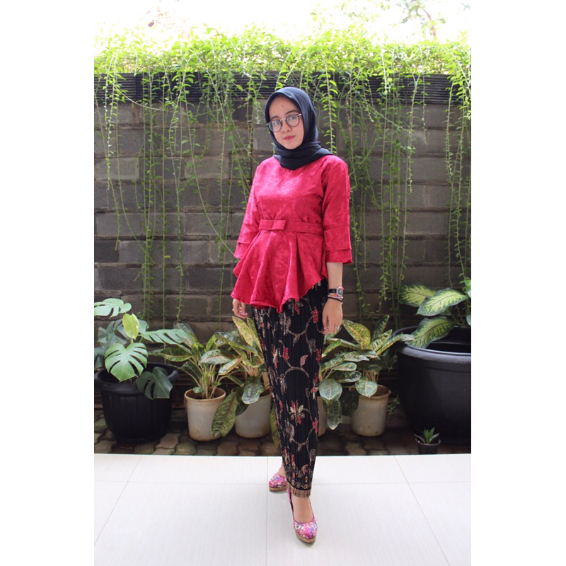 Kebaya Vanya jaquard/kebaya/batik/ Kebaya Modern /Kebaya wisuda/Atasan lamaran bridesmaid