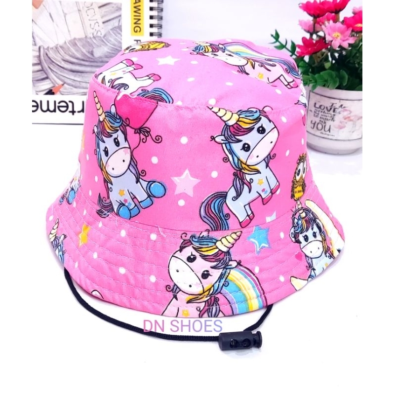 Paket Sepatu dan Topi Anak Perempuan Slip On dan Topi Anak Karakter Paket Sepatu Topi Baseball Anak Murah Lucu Karakter Unicorn Pink