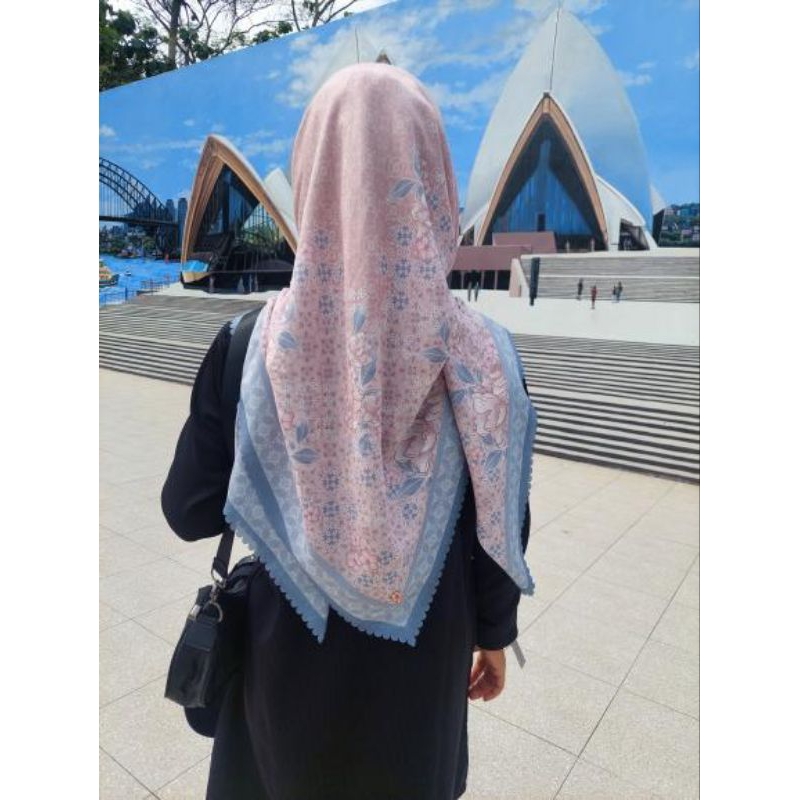 Humaira scarf