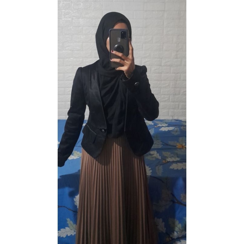 Blazer Crop Hitam Ballmain Blazer Crop Biru