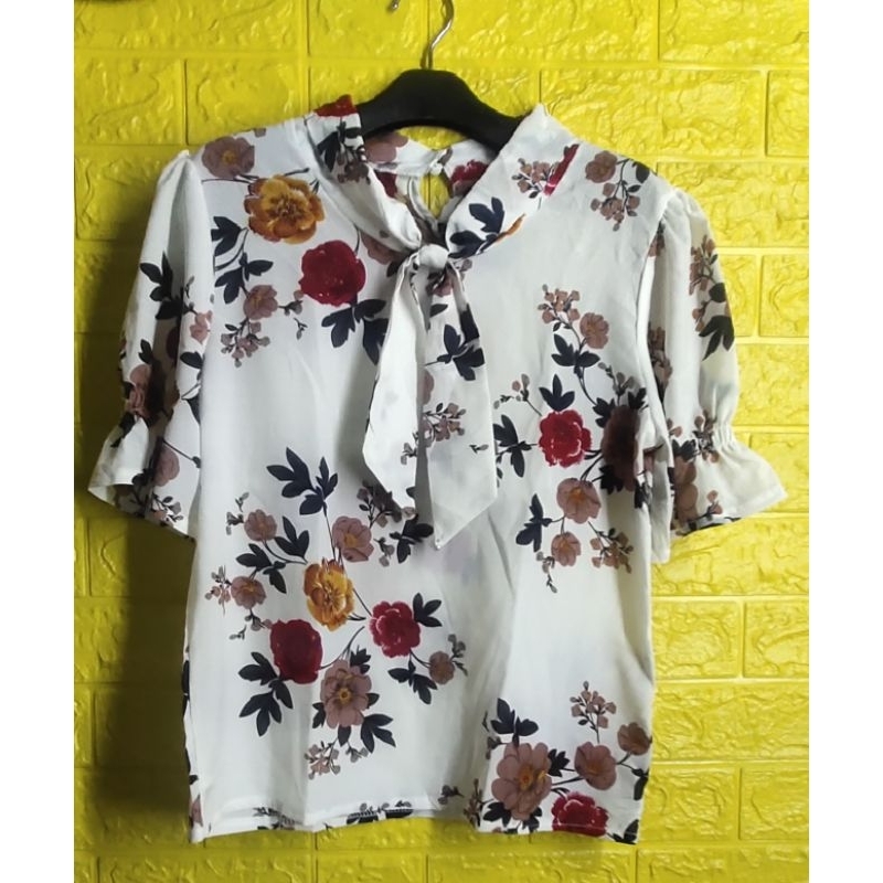Atasan,Blouse,Tunik Pendek ,Motif Bunga Wanita.