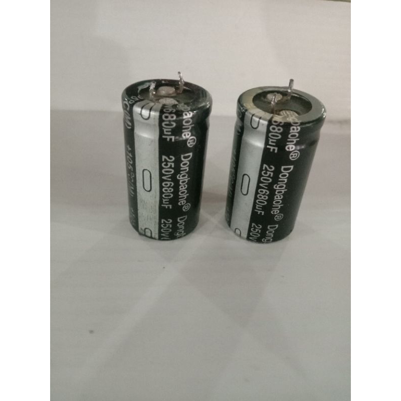 Capasitor 680uf 250v