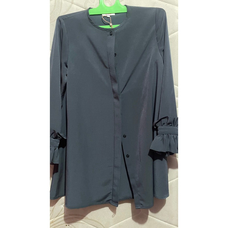 ria miranda top preloved size S