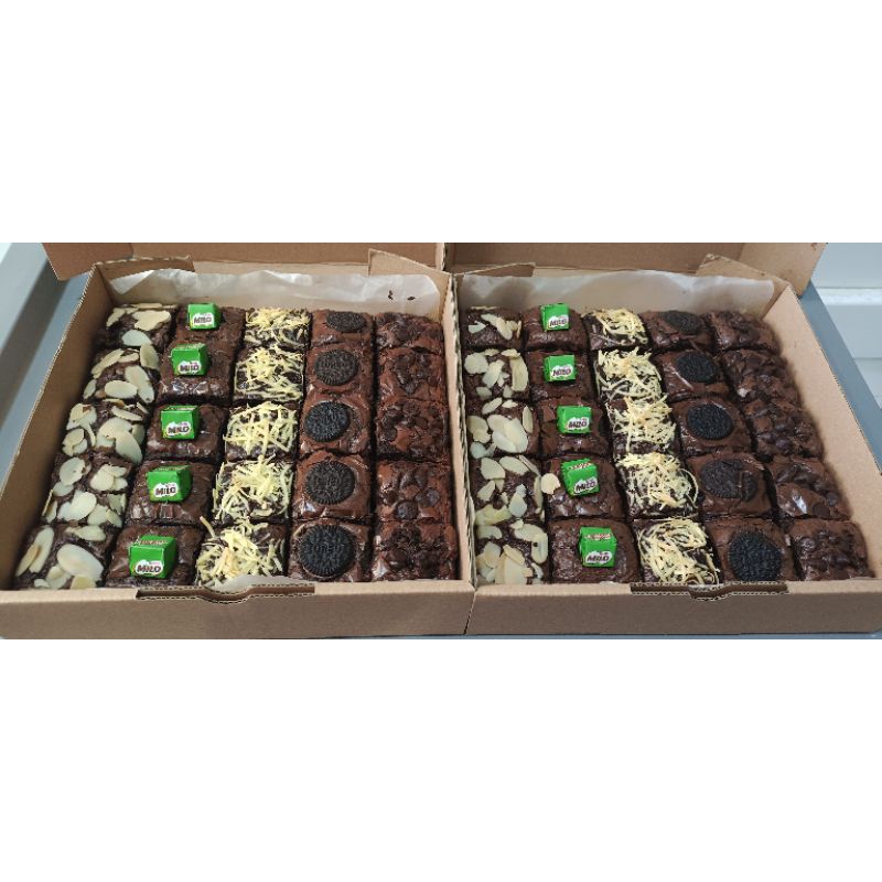 

Shiny Fudgy Brownies sekat 25 pc