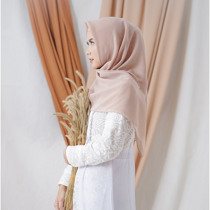 A484-A513 BELLA SQUARE KERUDUNG jilbab segi empat paris polos premium hijab pakaian muslim wanita fashion perempuan muslimah muslim islam laudya cynthia double hycon jalan resmi