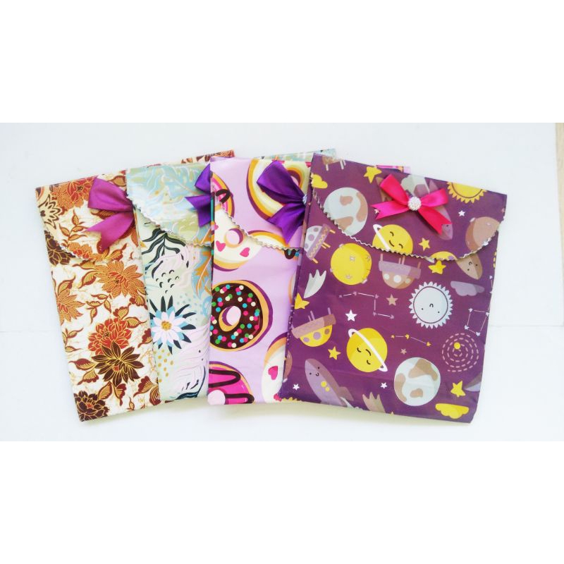 

Paperbag Kecil Kertas Kado Motif Free Pita/Kertas Kado Instan/Kantong Kado Siap Pakai