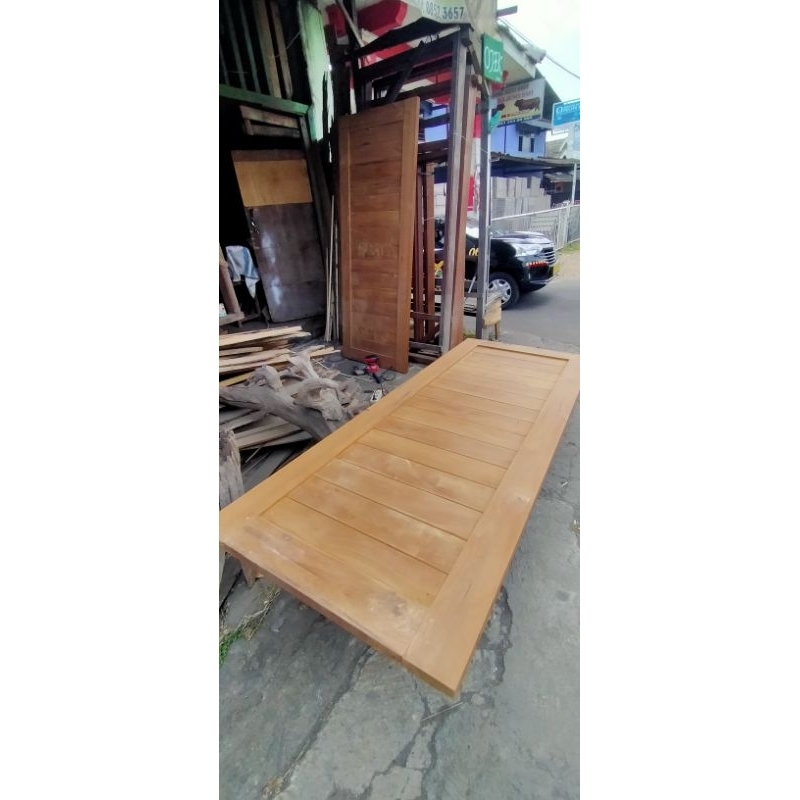 pintu kayu Ulin Borneo