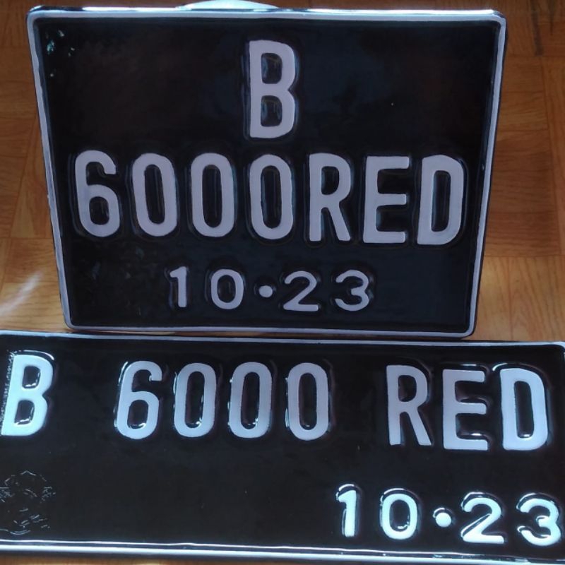 sepasang plat nomor motor vespa belakang kotak