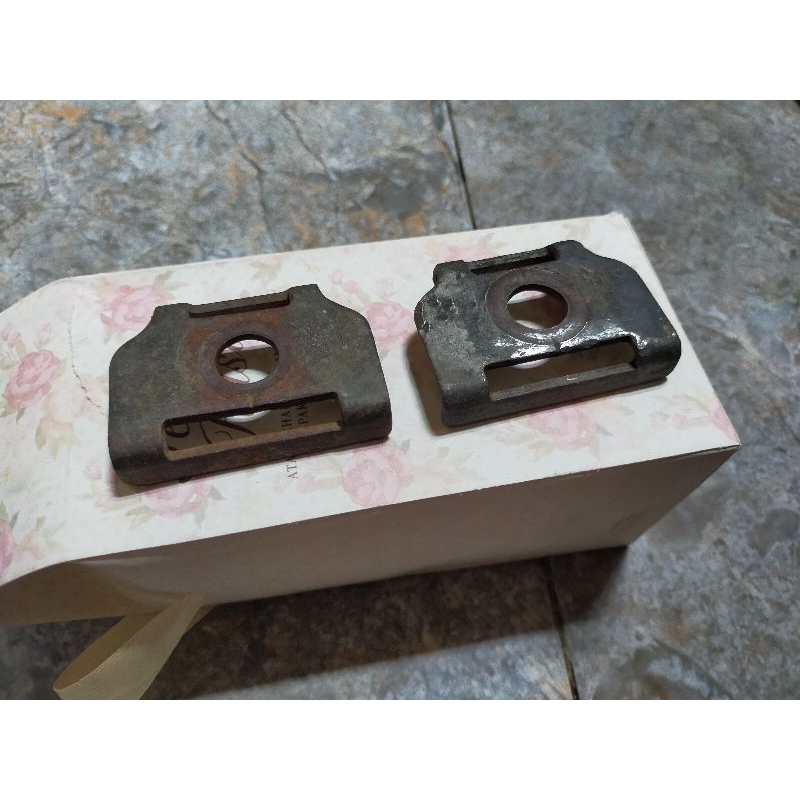 Tutup Samping Kiri Kanan Swing Arm Lengan Ayun Kawasaki Kaze R VR Original Bekas Copotan Motor Secon