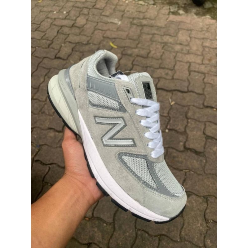 Sepatu Sneakers Terbaru Pria Olahraga