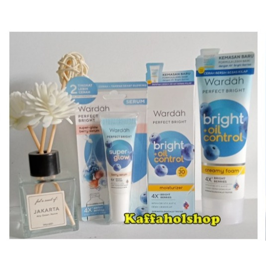 Wardah Paket Perfect Bright Super Glow Untuk Kulit Berminyak 3Pcs (Sabun Muka+ Serum+ Pelembab)