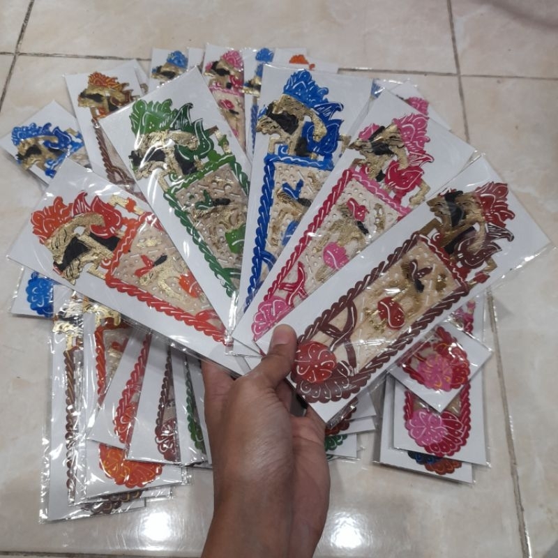

Pembatas Buku Wayang Kulit Warna