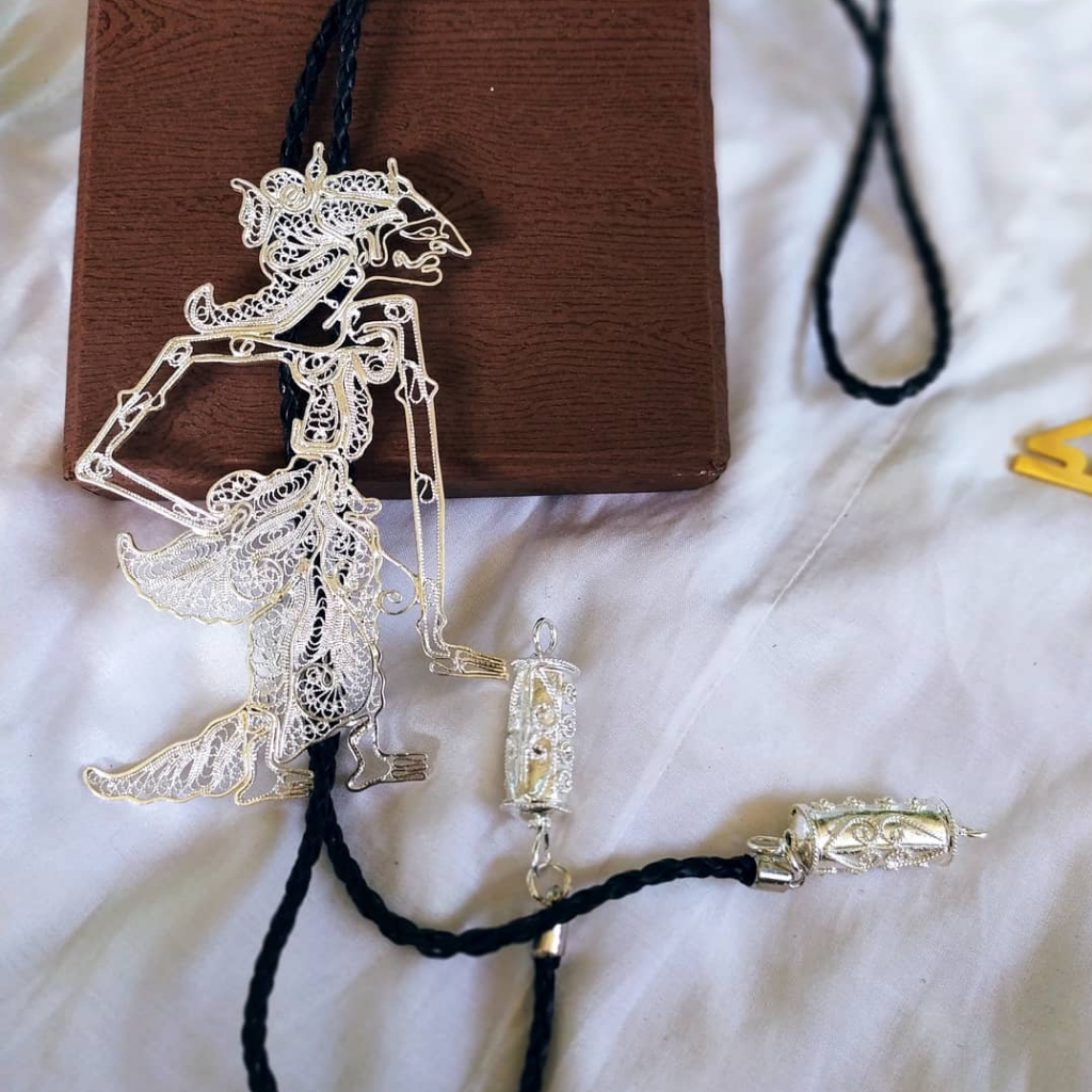 kalung wayang srikandi