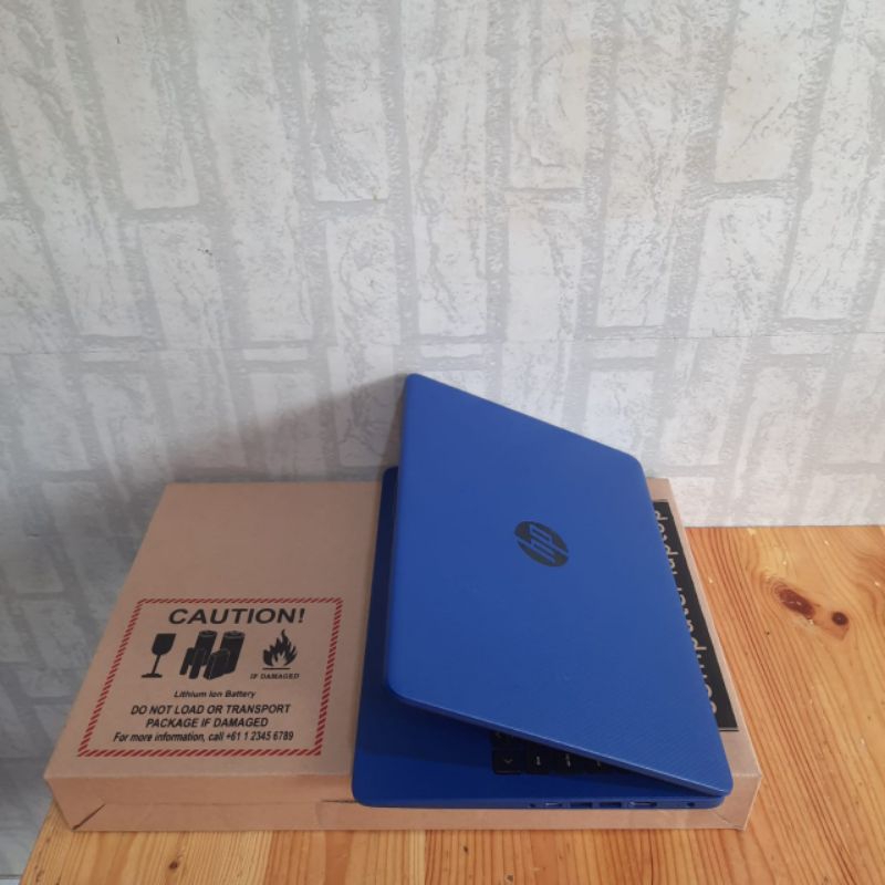 Laptop Hp 14-fq0037nr Touchscreen Amd 3020e Vga Amd Radeon Vega 3 Graphics Ram 4 Gb / Emmc 128Gb