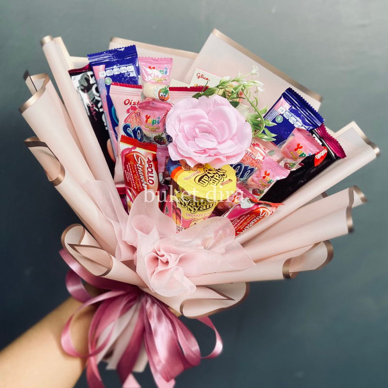 bouquet of happiness - 2kg snack series free kartu ucapan + packing aman - buket bunga snack coklat cokelat manis oreo soft cake beng-beng tim tam maxi better - chocolate gift hadiah wisuda sempro skripsi ulang tahun ultah wedding anniversary