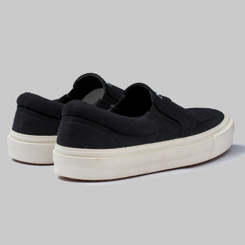 Sepatu Slip On Pria Naz Sneakers Casual Cowok Trendi Hangout Travelling Kuliah Kerja Gayle Black Original