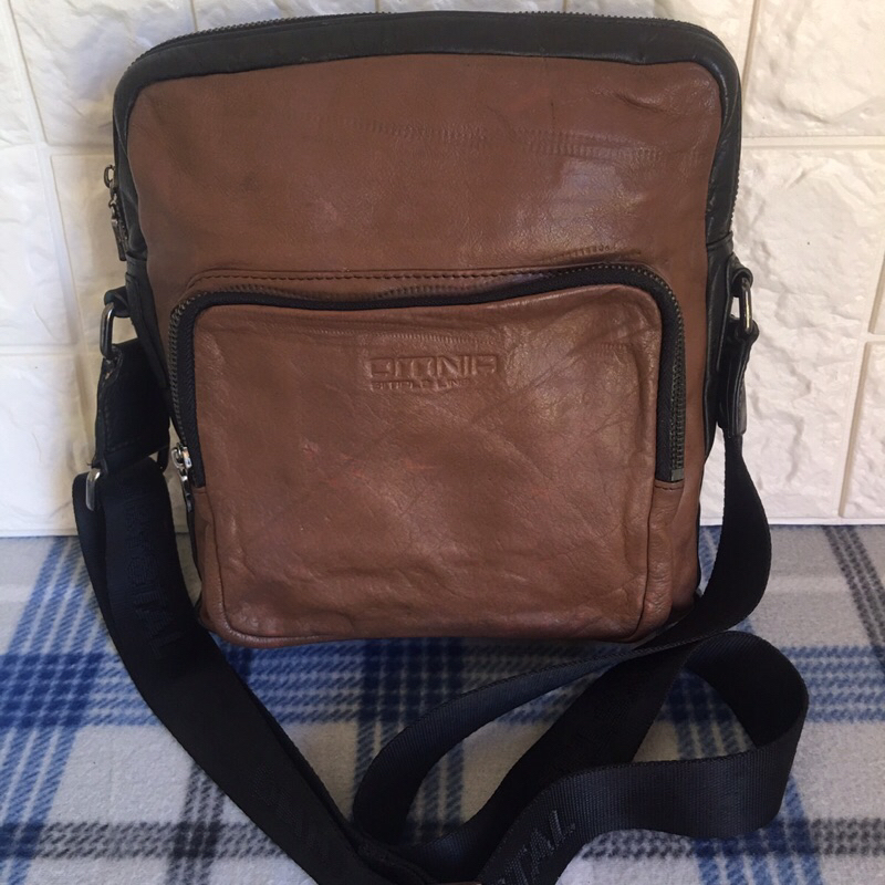 Tas selempang pria kulit asli Omnia Crystal