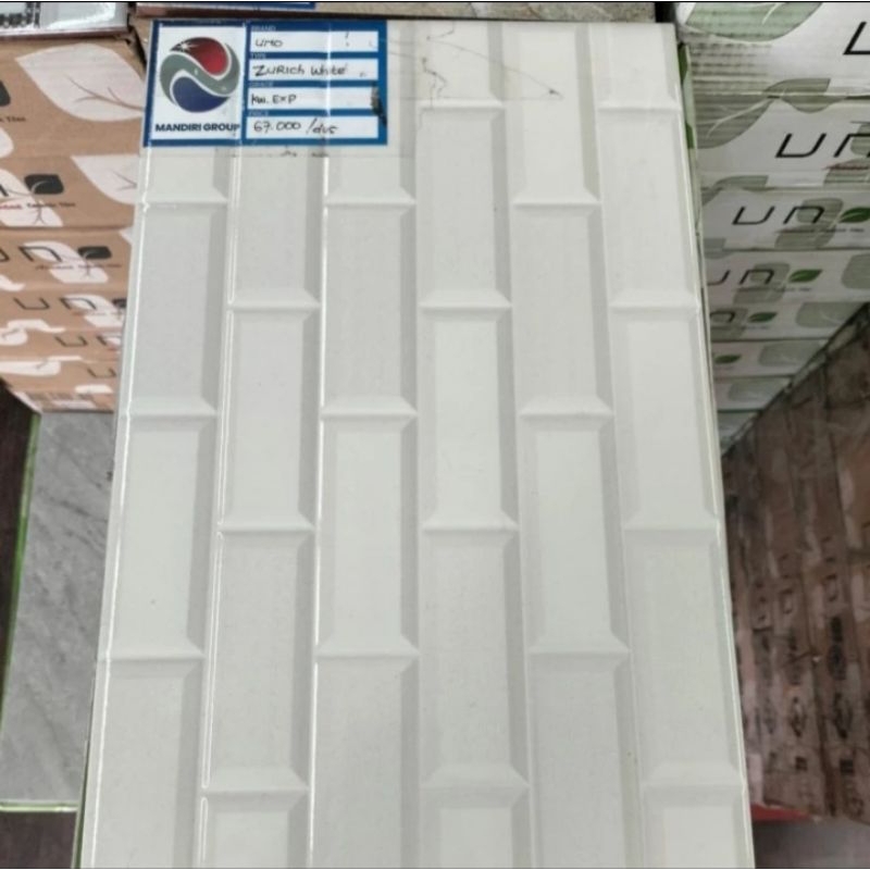 Keramik Kamar Mandi 25x40 | Uno Zurich White Glossy