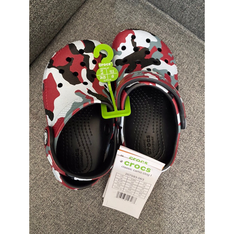 PRELOVED Crocs camo toddler black/red size C8