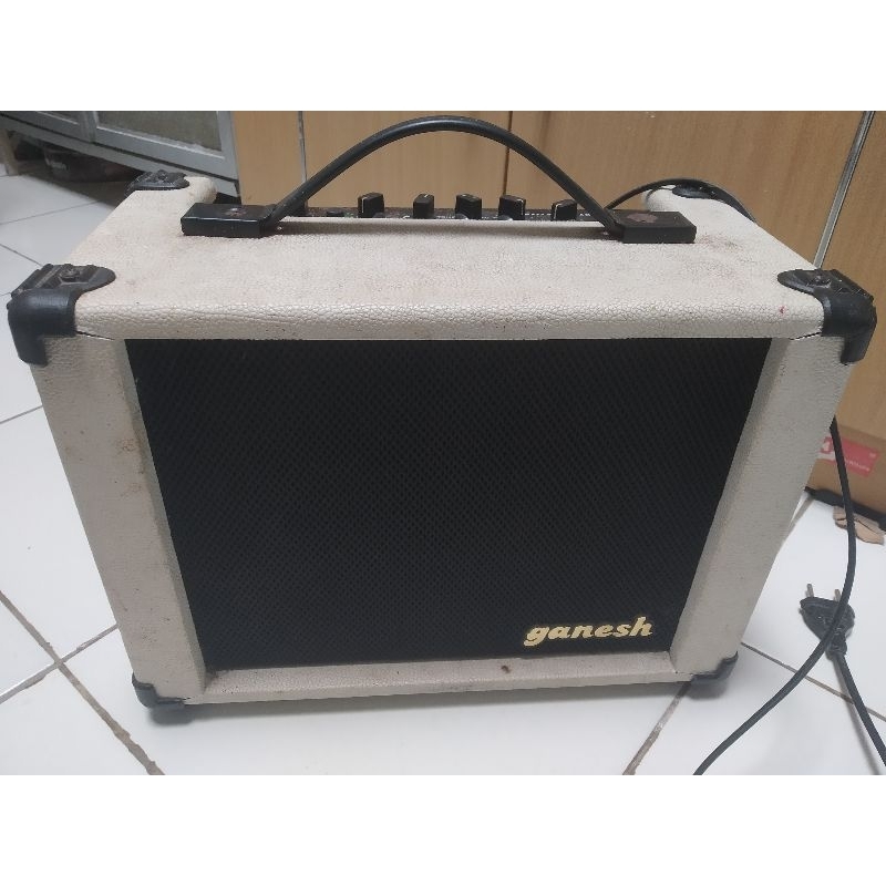 ampli gitar ganesh delay  bekas