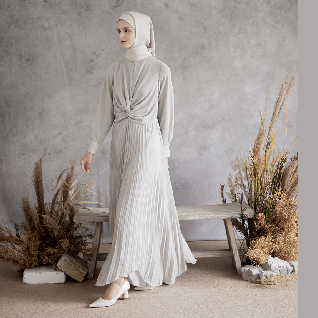 Hening by Aska Label - Dress wanita gamis Muslim plisket lengan panjang elegan feminime warna grey, blush pink, lilac, beige coksu