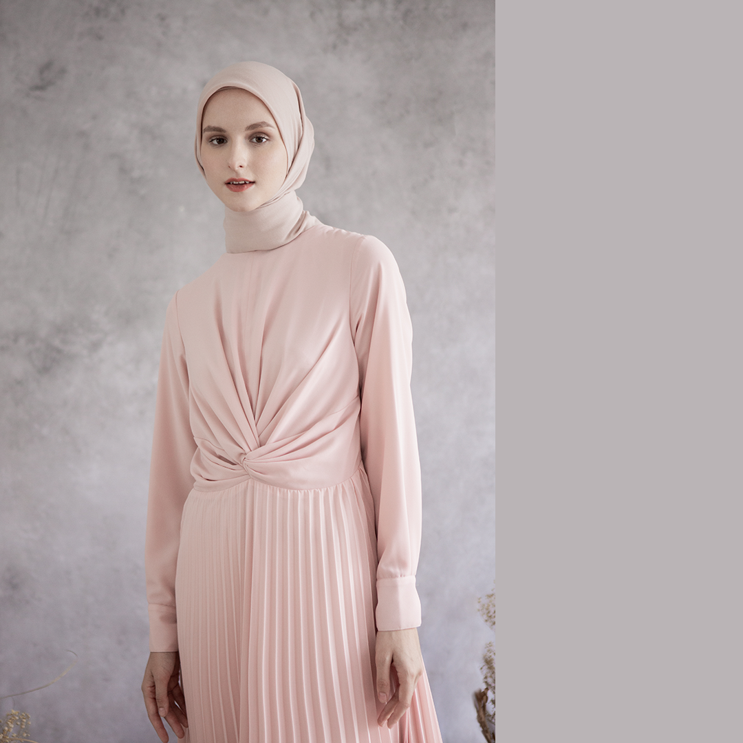 Hening by Aska Label - Dress wanita gamis Muslim plisket lengan panjang elegan feminime warna grey, blush pink, lilac, beige coksu