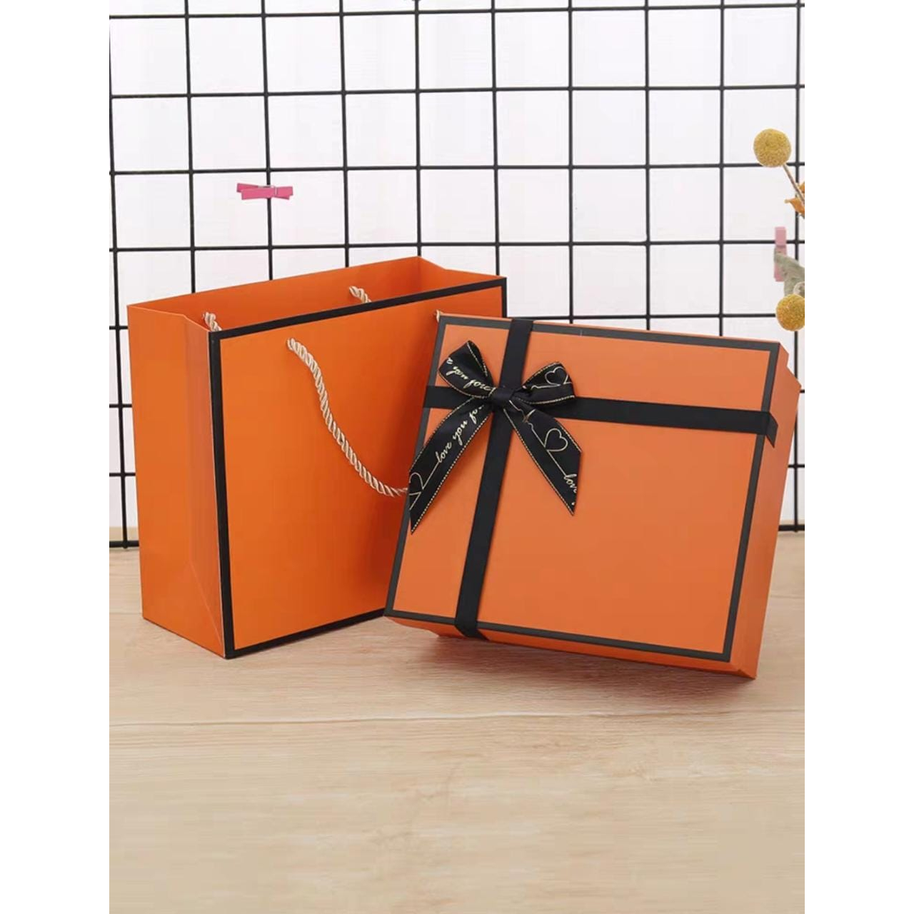 

HARDBOX HERMME| HARDBOX PREMIUM| SOUVENIR| GIFT| PAPERBAG PREMIUM PB52-HB06