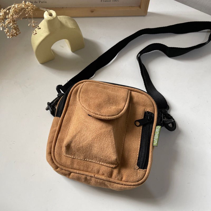 Mochi Canvas Sling Bag / Cabiciks