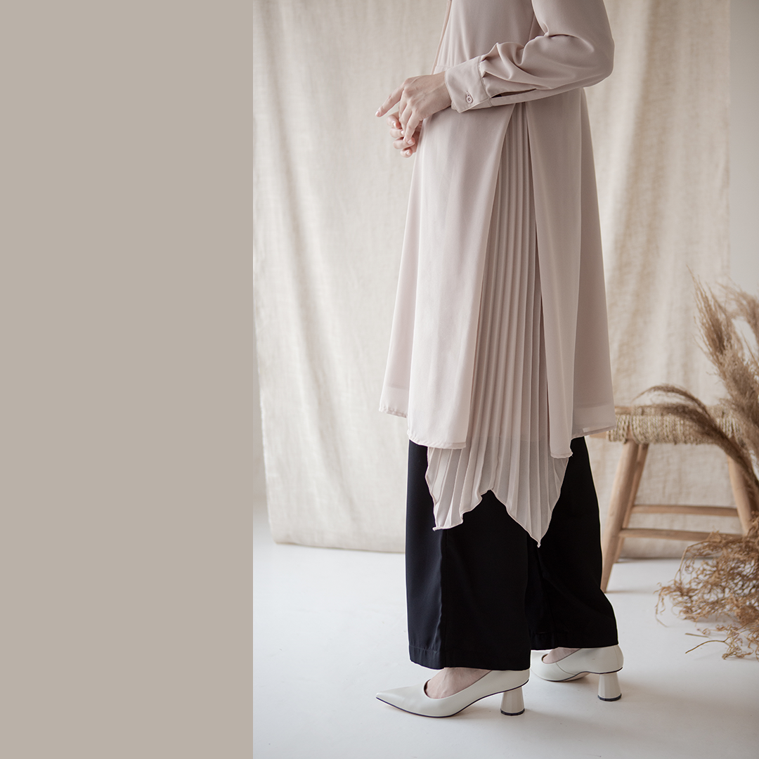 Aria by Aska Label - Tunik wanita plisket atasan blouse wanita aksen pita ikat di bagian leher dan plisket di bagian samping