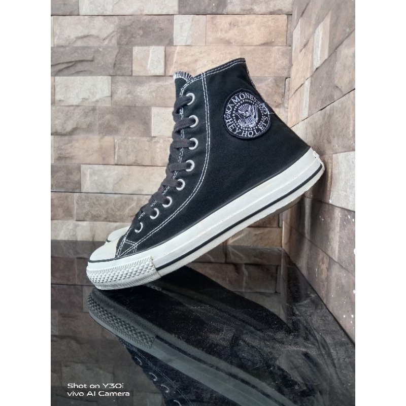 ⭐Ready converse coleb Ramones..⭐