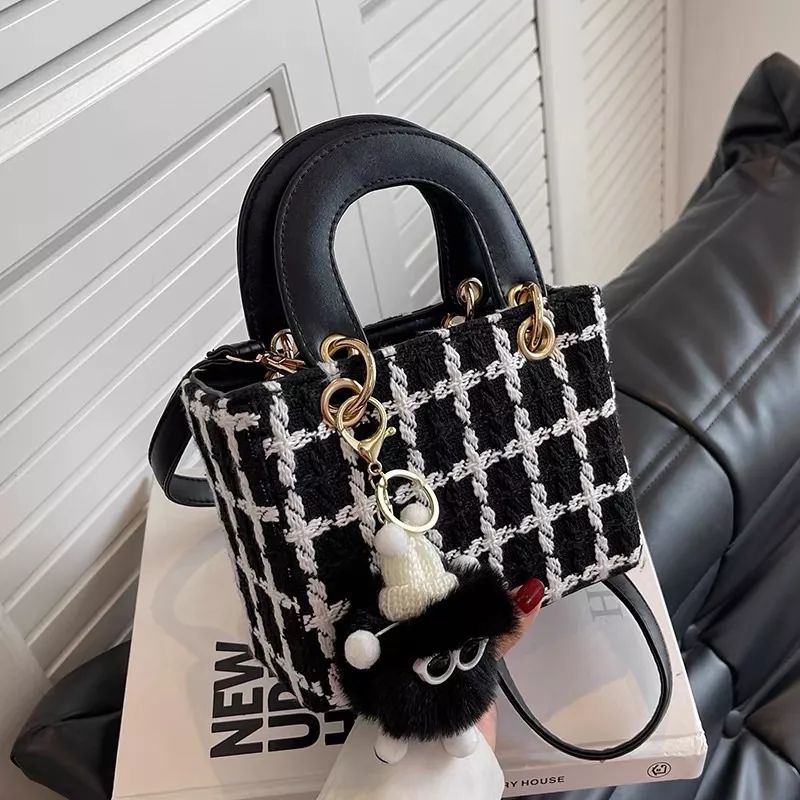 Tas selempang wanita/Free gantungan/Tas import/Tas Mewah