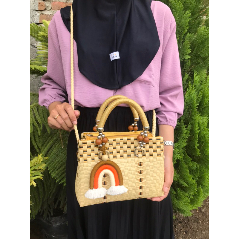 Tas Anyaman Plastik Jali Premium Handle Mutiara Talikur Slempang
