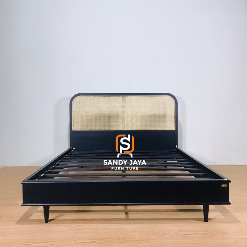 tempat tidur minimalis rotan hitam dof sandaran melengkung