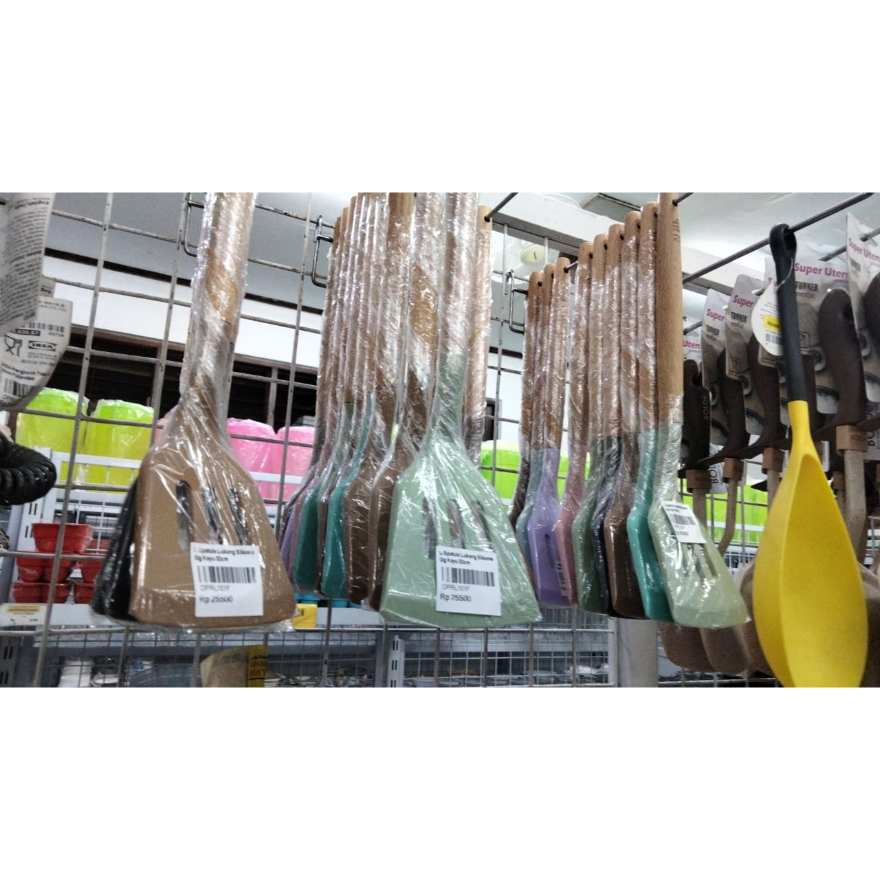 Spatula Lubang Silicone Gagang Kayu 32cm