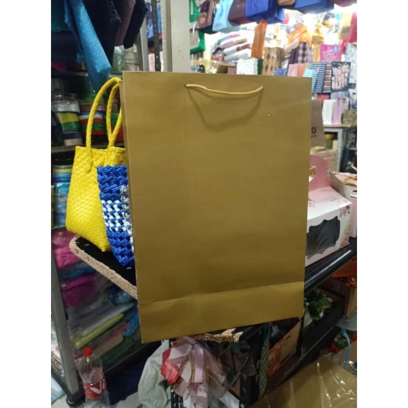

paper bag polio gold glossy bahan tebal isi 12 pcs terlaris dan termurah