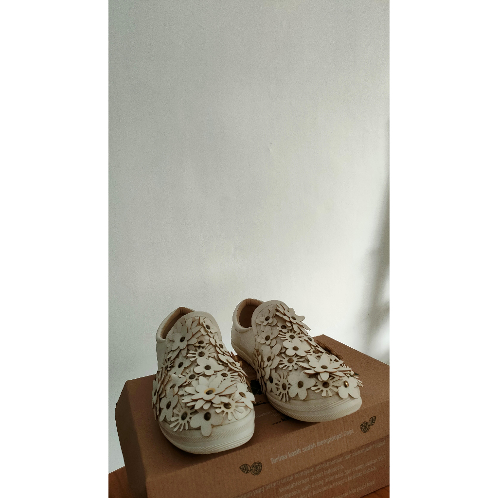 Khakikakiku Alina Slip-On White Sz 39 Defect