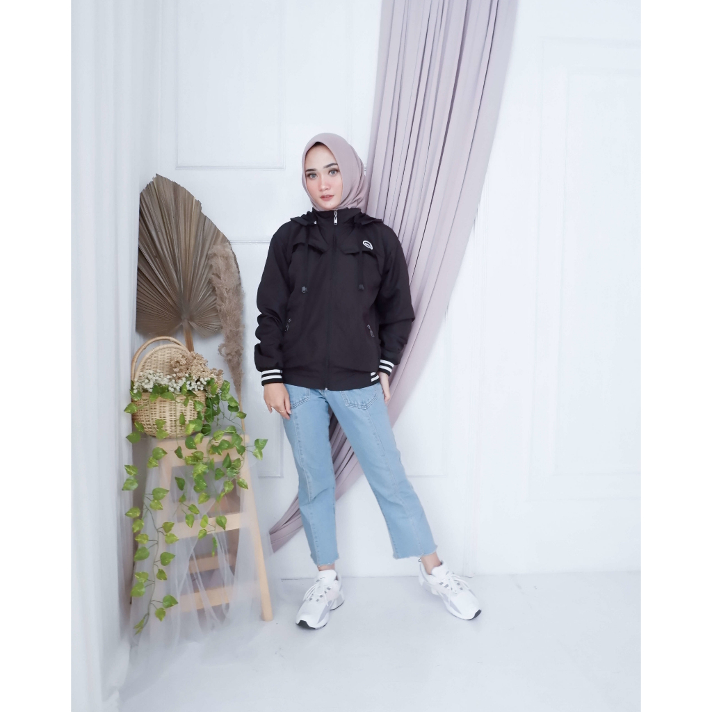 Justrue Jaket Wanita Polos Hitam