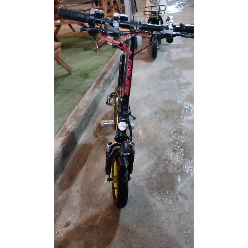 sepeda listrik , scooter listrik