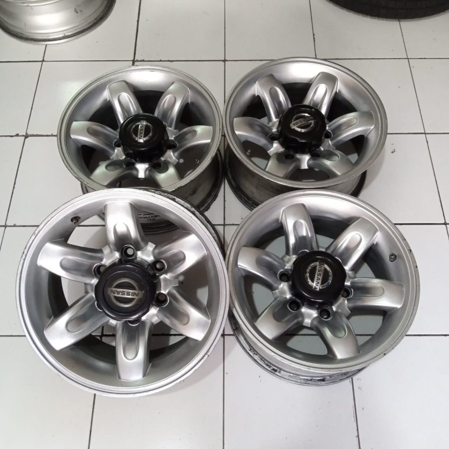Velg Mobil Bekas Ring 15 Lubang 6 STD TERANO R15X7 6X139,7 ET40