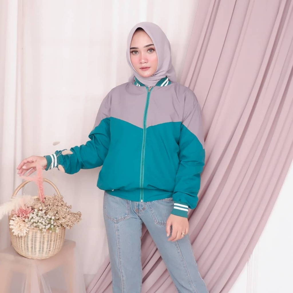 Jaket Parasut Wanita Bolak Balik Waterproof Tosca