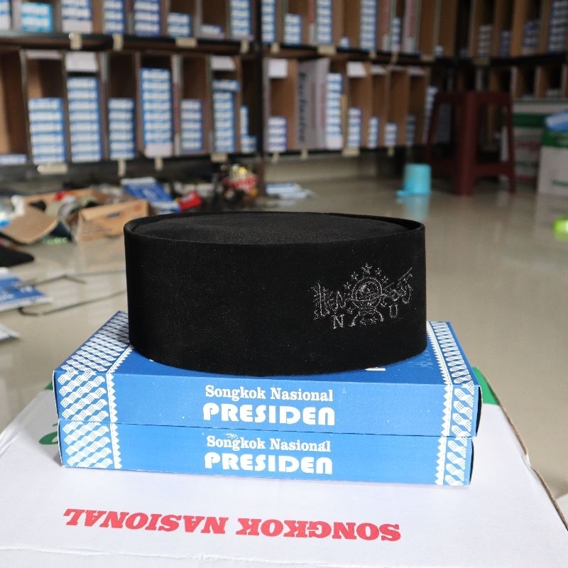 promo murah !!! Songkok peci presiden logo nu kopiah hitam tinggi 9 cm exclusive merek