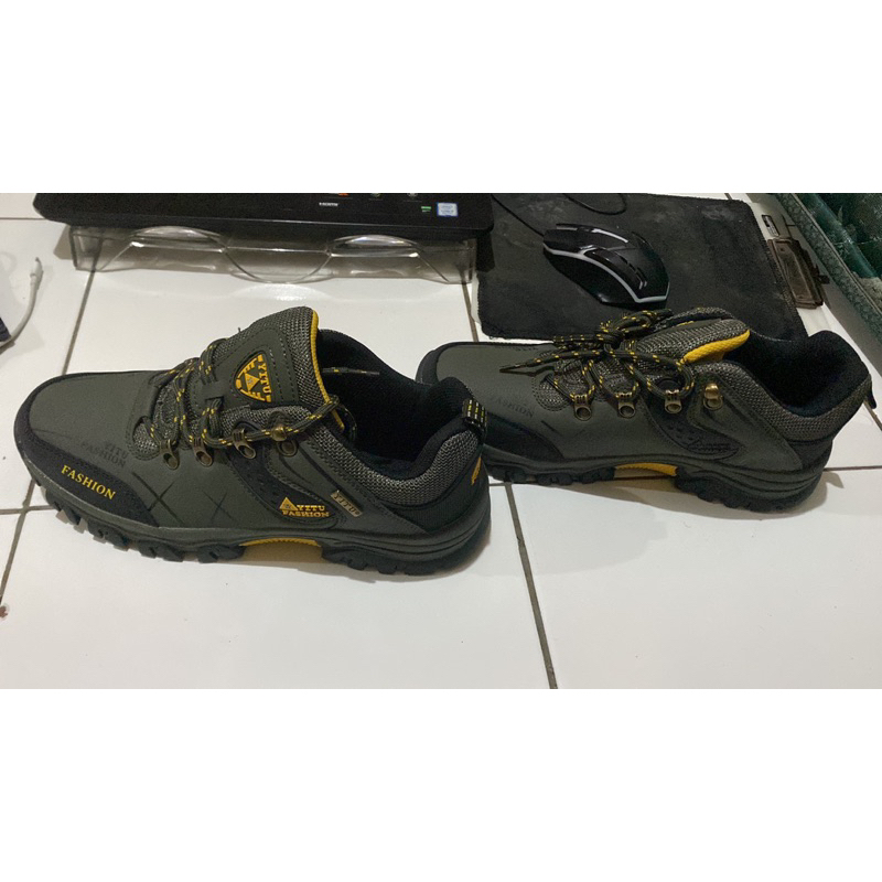 YITU sepatu gunung