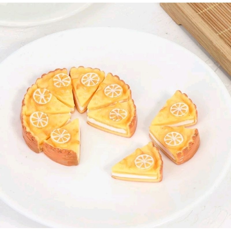 Miniatur Sliced Cake