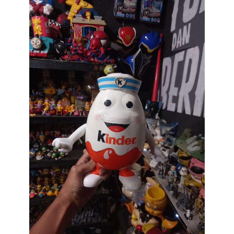 Figure Kinder Joy besar