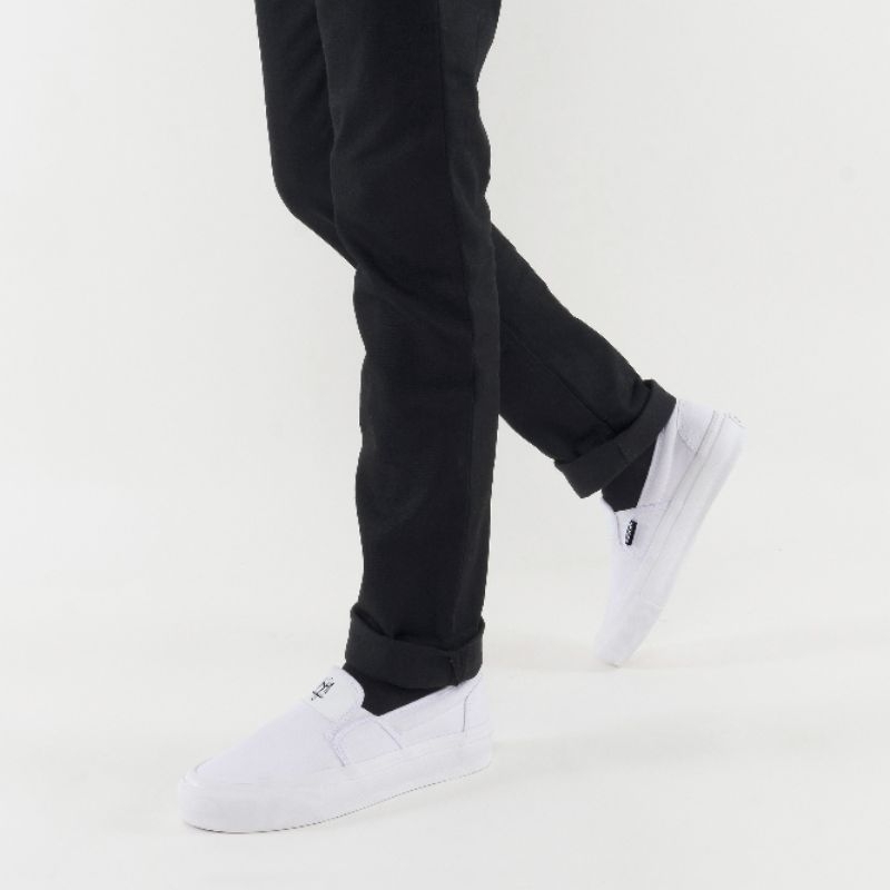 CRUST 2 AW - MATERNAL DISASTER