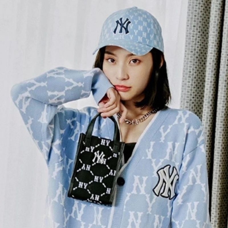 M*LB Dia Mono Jacquard Phone Pouch Boston Red Sox / New York Yankees UNISEX untuk pria wanita