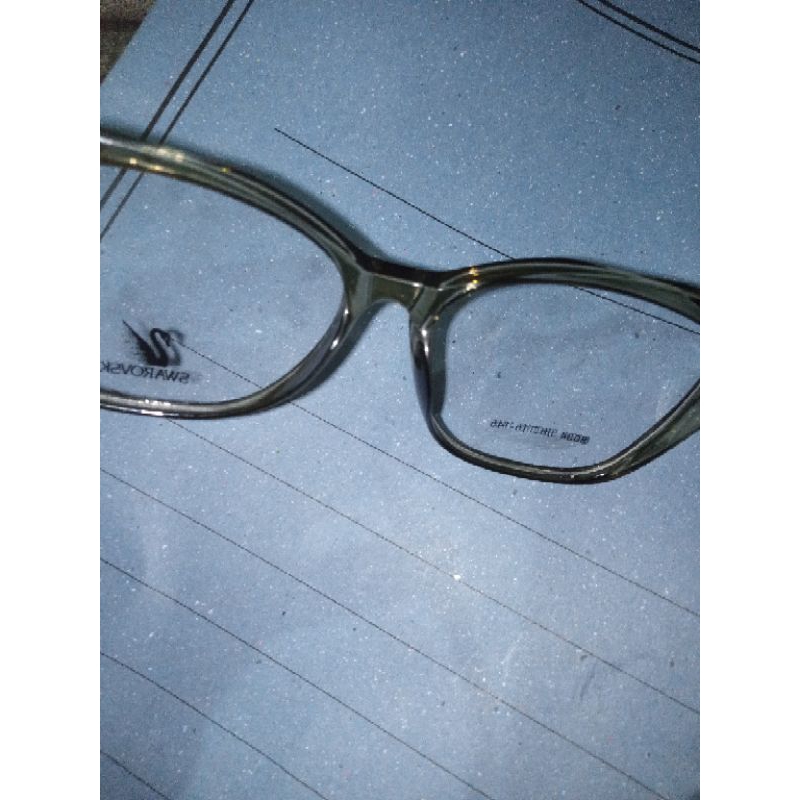 kacamata Swarovski
