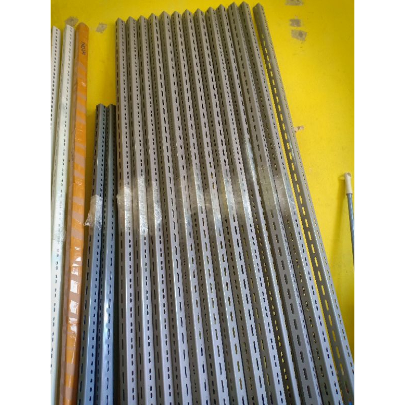 Tiang siku lubang/Besi siku