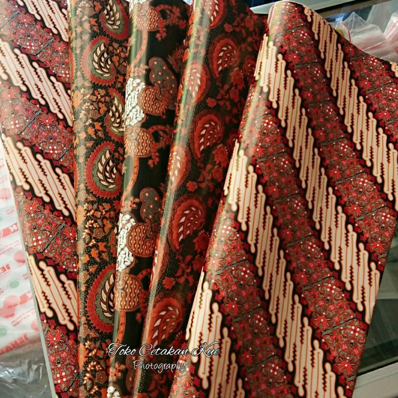 

Ready (3pcs) Kertas Kado Wrapping Paper Batik Motif