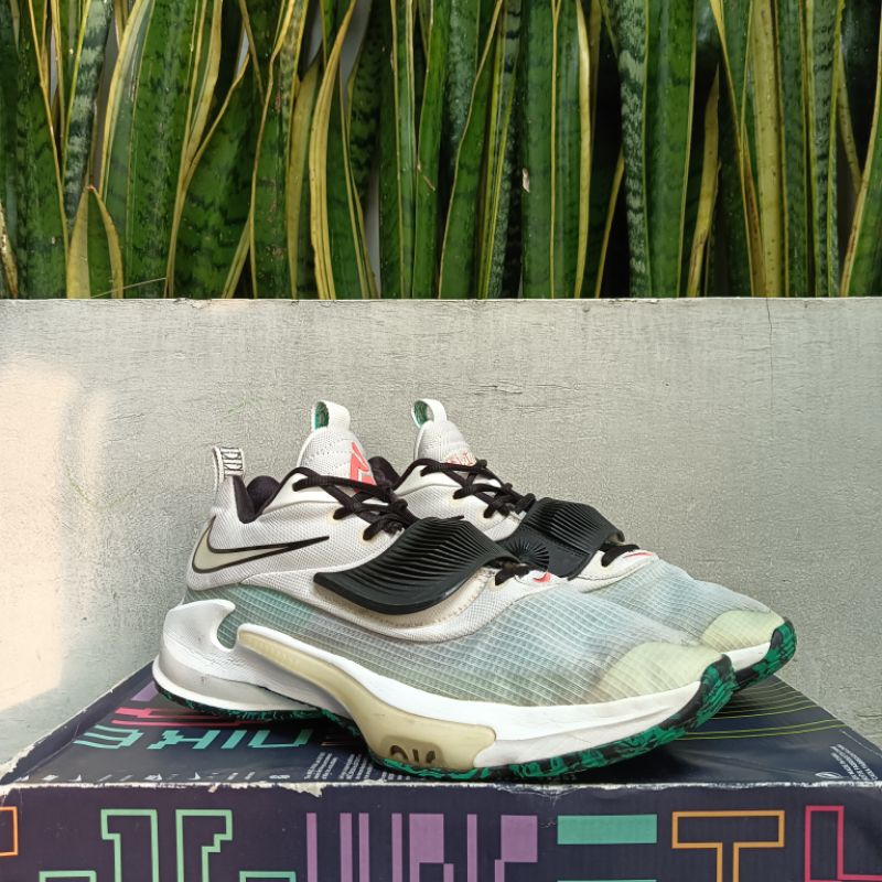 NIKE ZOOM FREAK 3